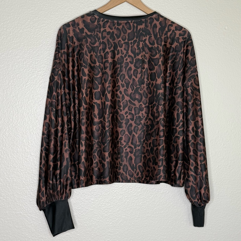NWT Johnny Was Bee Active Drop Shoulder CrewNeck L/S Tee in Leopard, size M - Picture 4 of 6